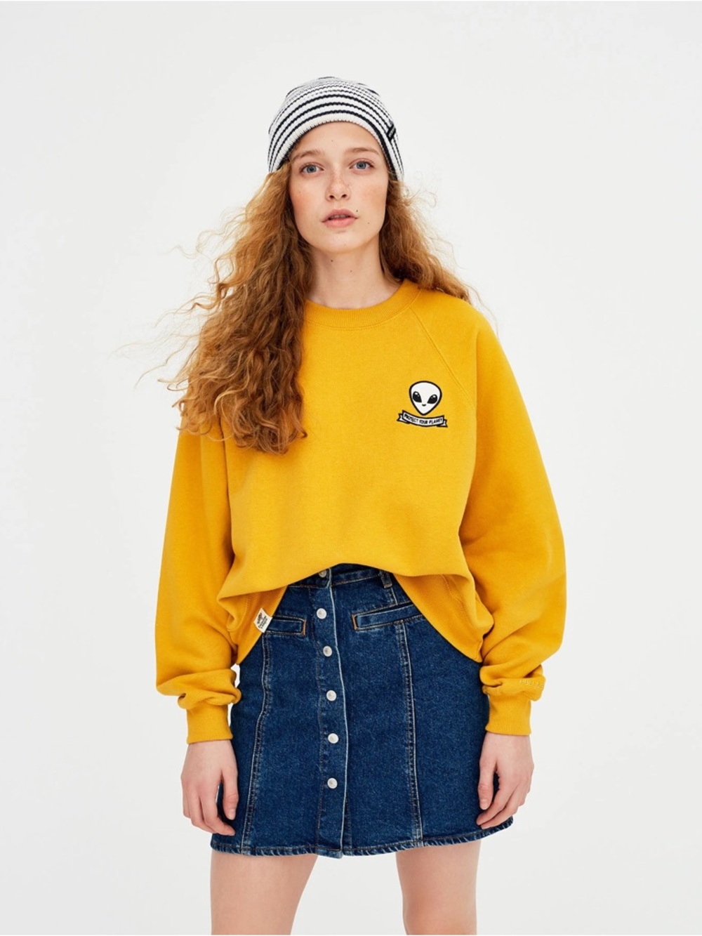 Pull & Bear Mustard Yellow Alien Graphic Cropped Sweatshirt - Size Small
